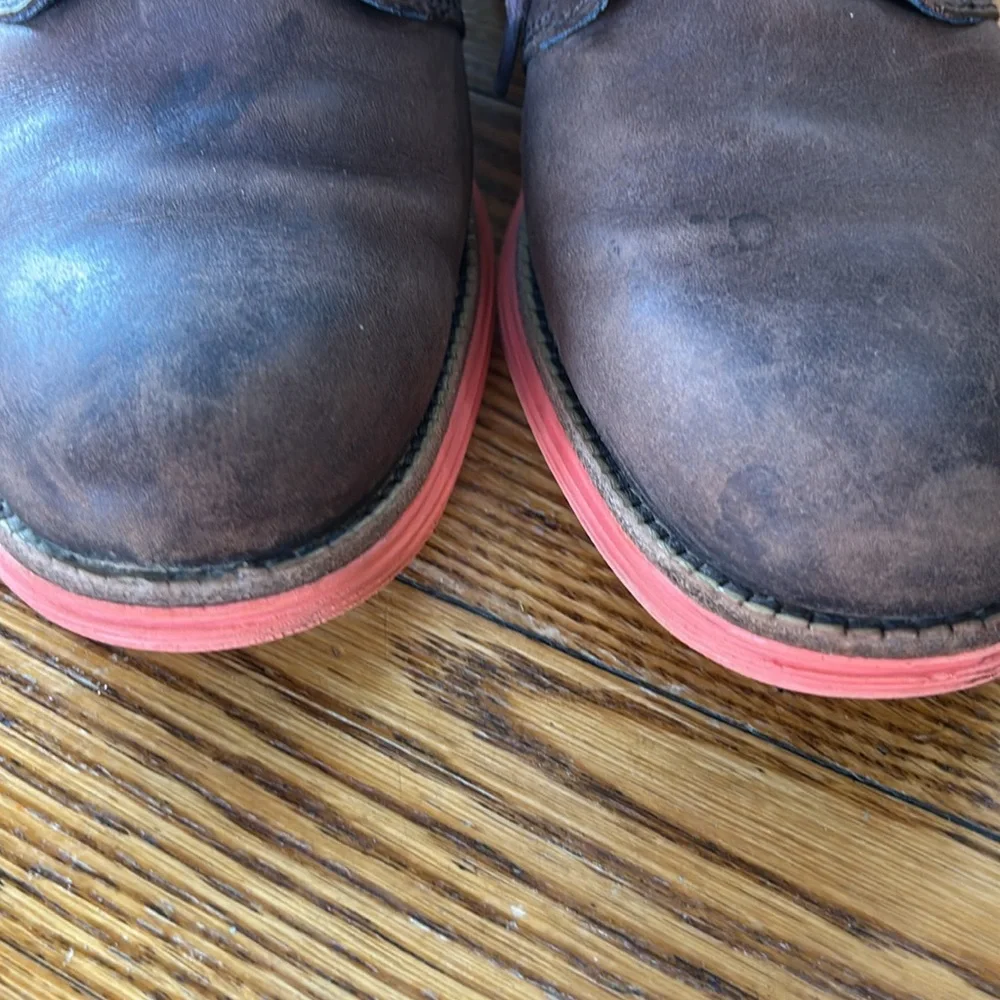 Cole Haan Lunargrand style chukka boots. Men’s Size 8.5. Great used condition.
